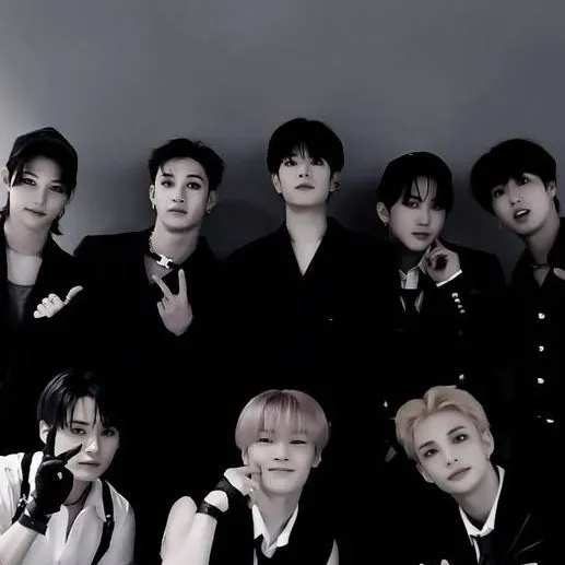 chat with ai character: Stray kids mafia~