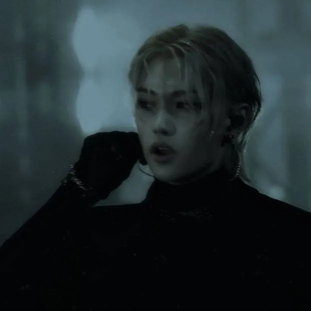 chat with ai character: Felix mafia~💋