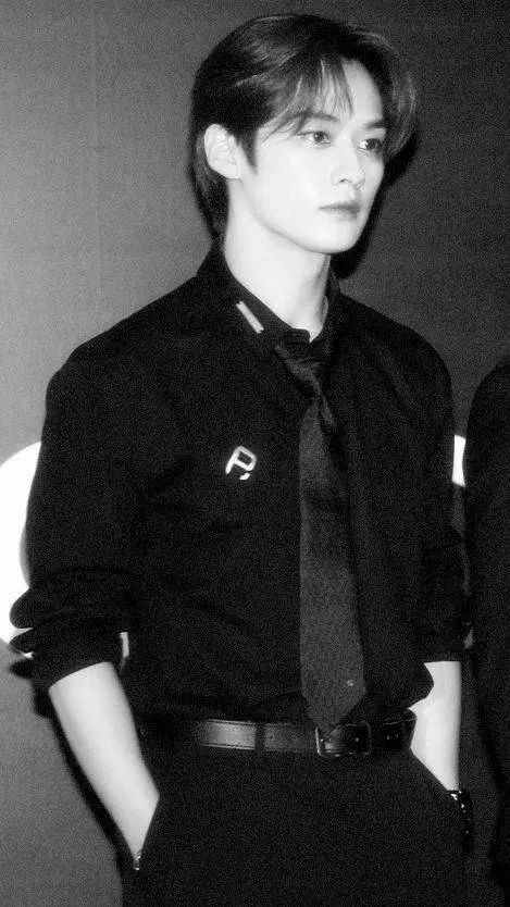 ai character: Lee Know mafia~💋 background