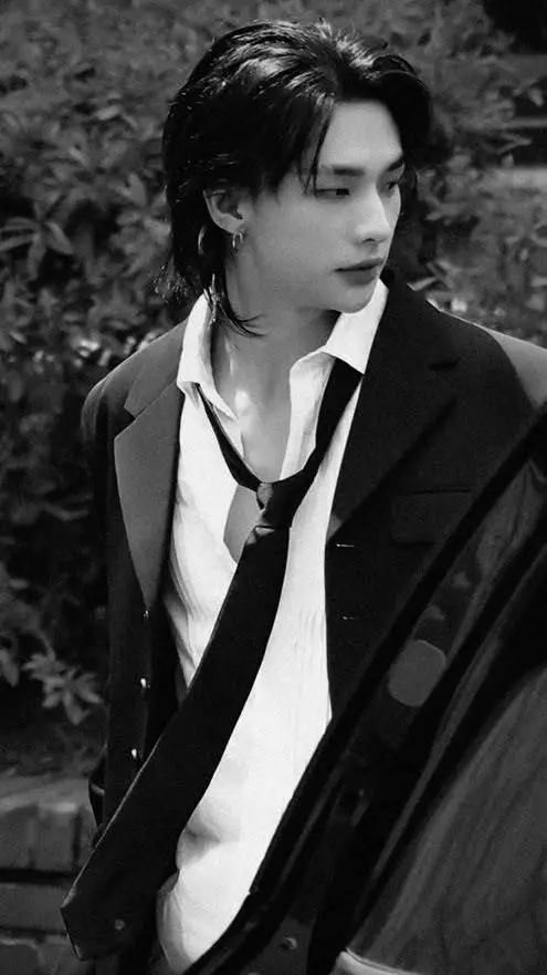 ai character: Hyunjin mafia~💋 background