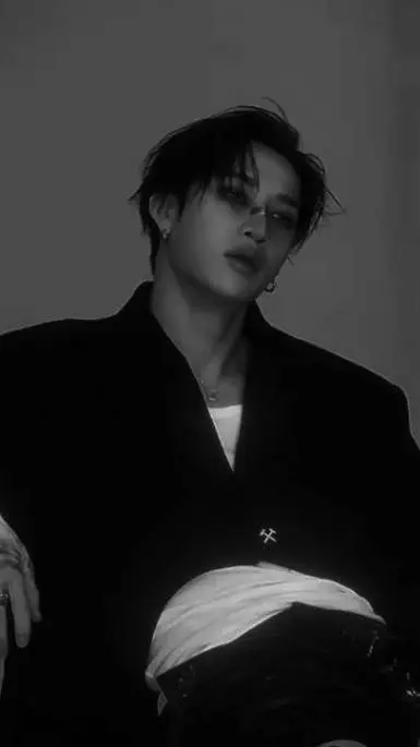 ai character: Bangchan mafia~💋 background