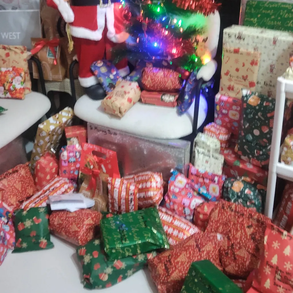 chat with ai character: MHA X-Mas! 🎉 🎄 🎅 