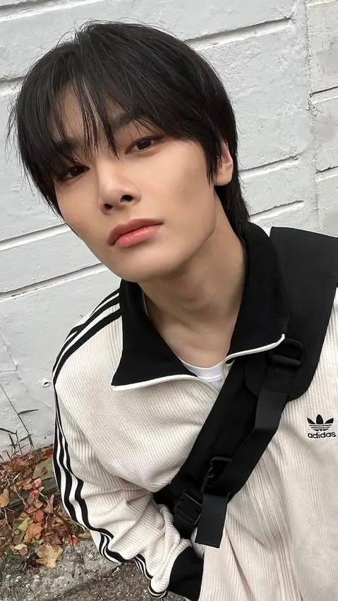 ai character: ~★YANG JEONGIN★~ background