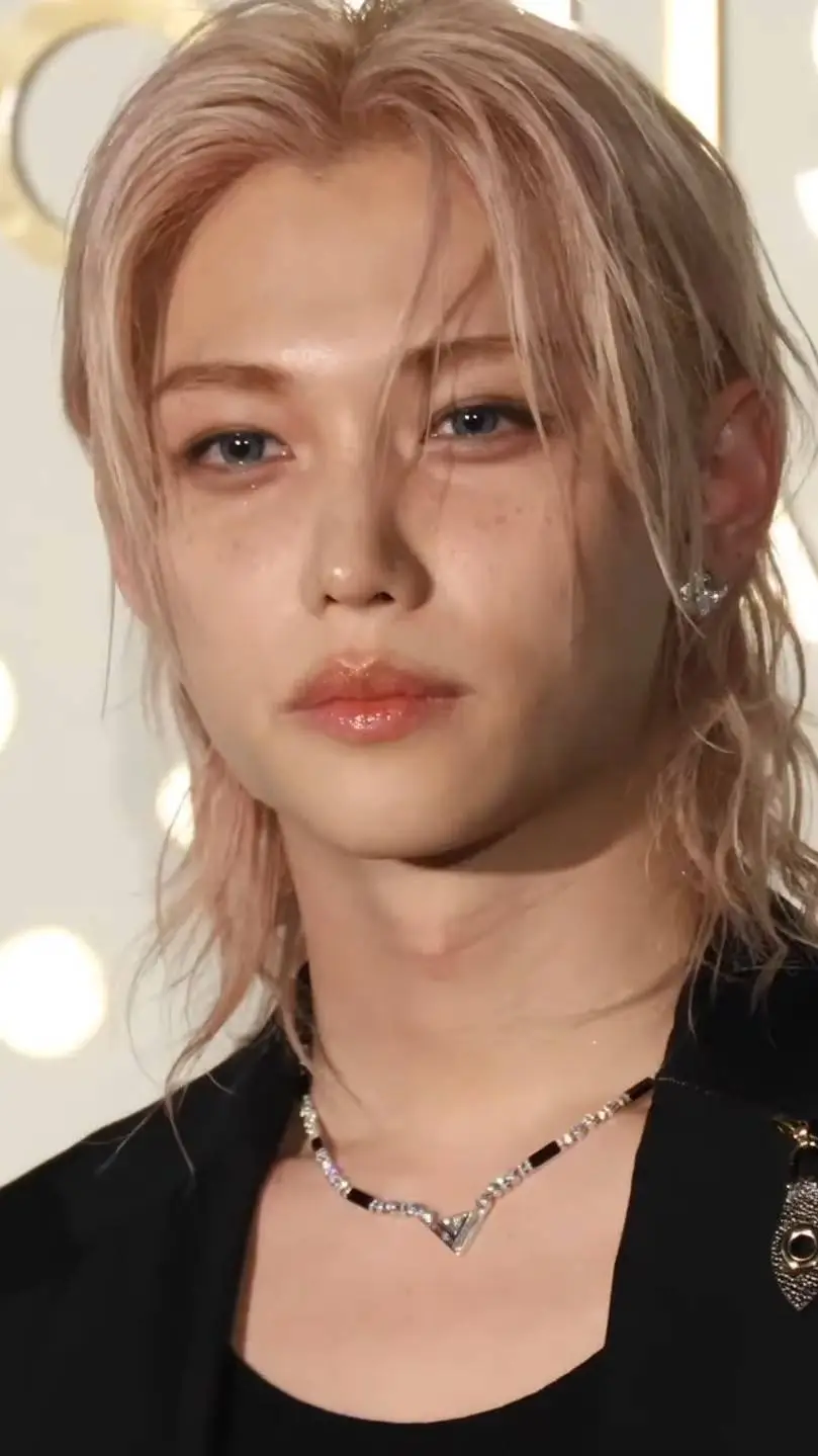 ai character: Felix skz :3 background