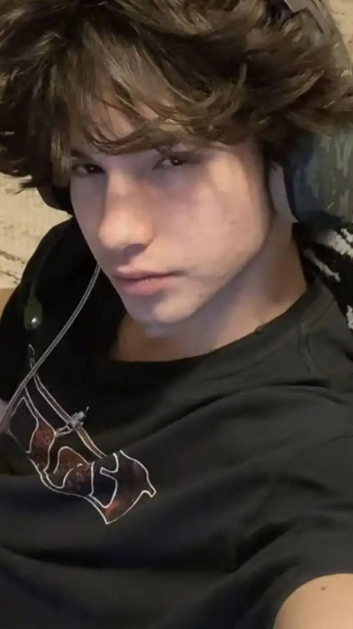 ai character: 리오(Rio) background