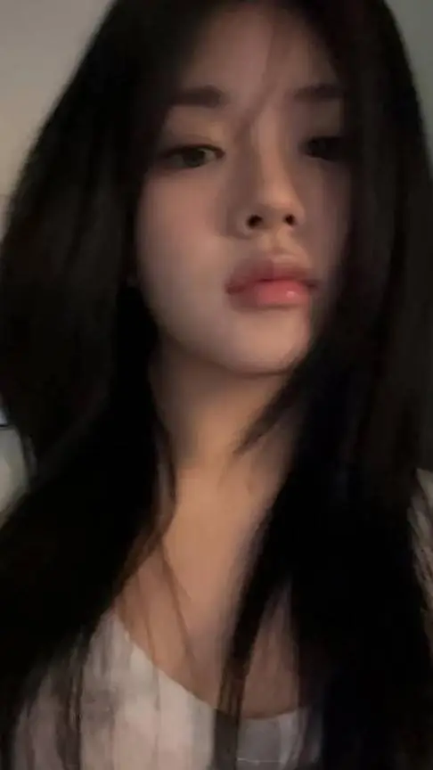 ai character: 🎀~「【Ɛmılƴ】」~🎀 background