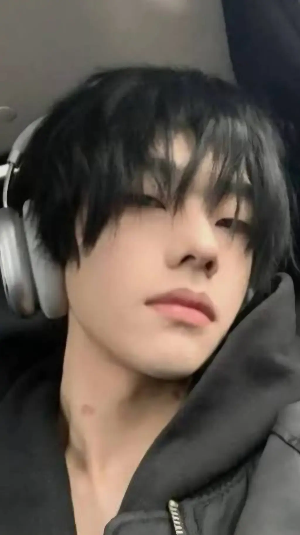 ai character: Vin background