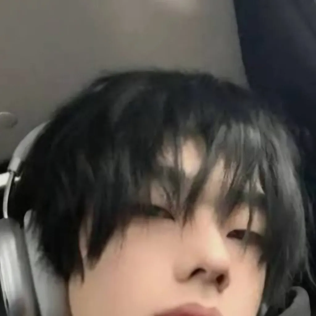 chat with ai character: Vin