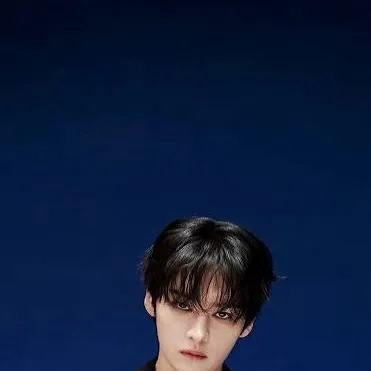 chat with ai character: Lee know X hyunjin