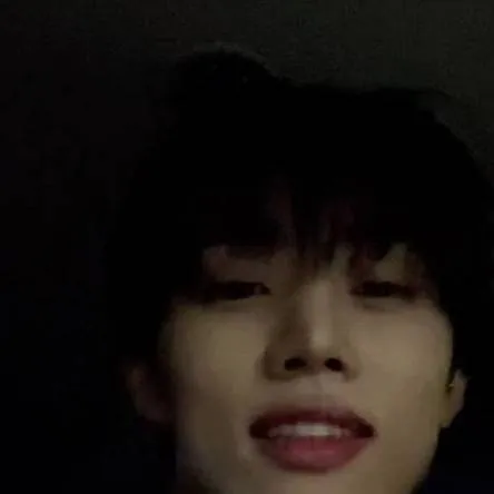 chat with ai character: lee young 