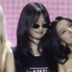 chat with ai character: Jennie Kim