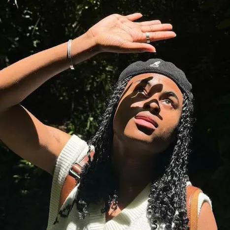 chat with ai character: ✨🛐Roy Dubois🛐✨