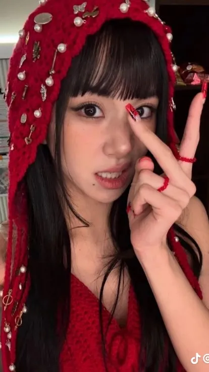 ai character: Chaesita 🐯 background