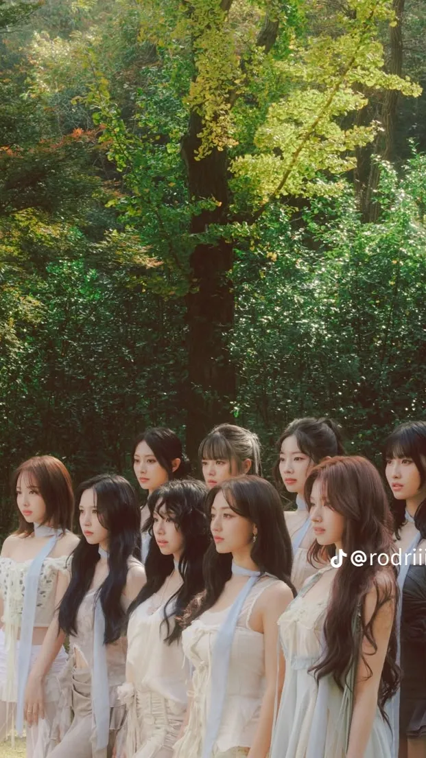 ai character: Lunas superiores  background