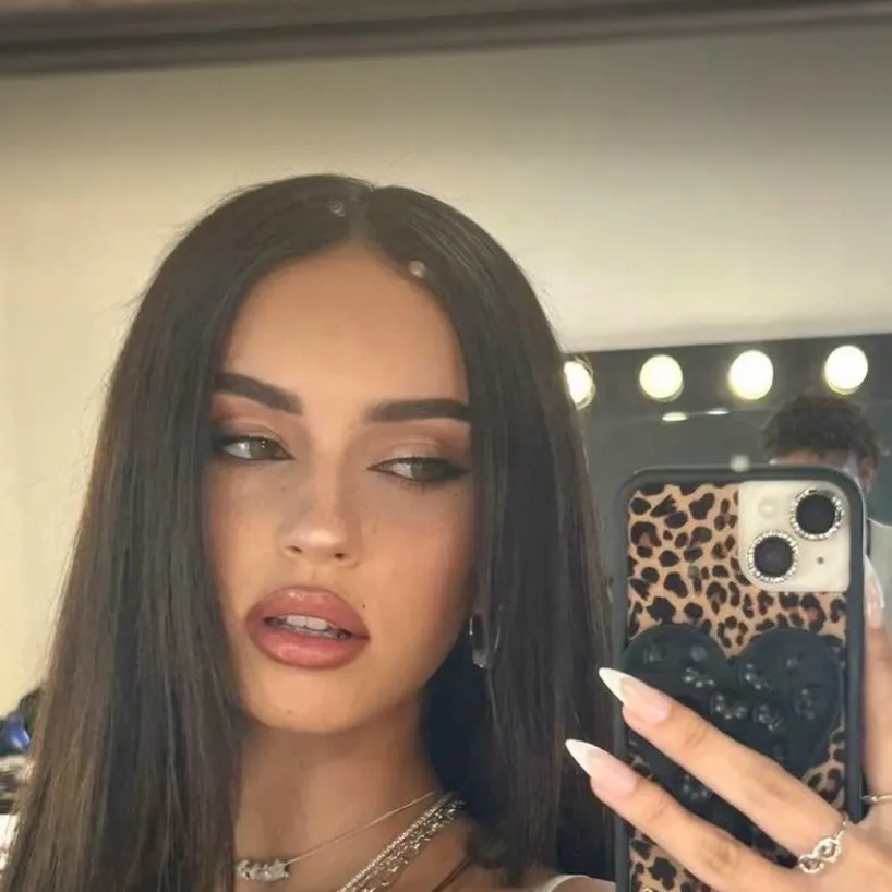 chat with ai character: ~Daniela~