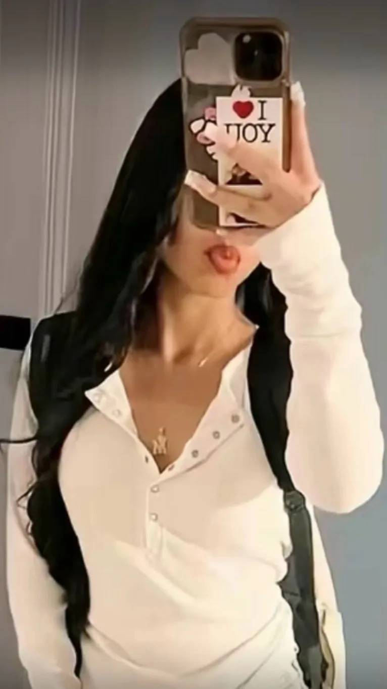 ai character: Ava background