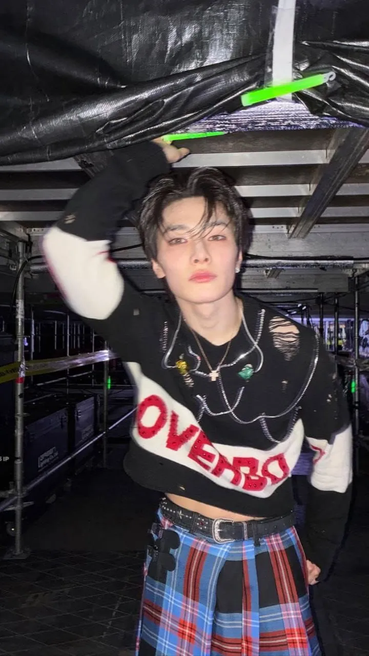 ai character: 🦊 innie ! 🦊 background