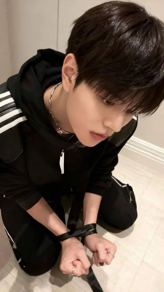 ai character: 🐾 minnie T-T 🐾 background