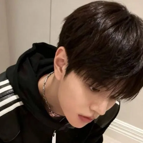 chat with ai character: 🐾 minnie T-T 🐾