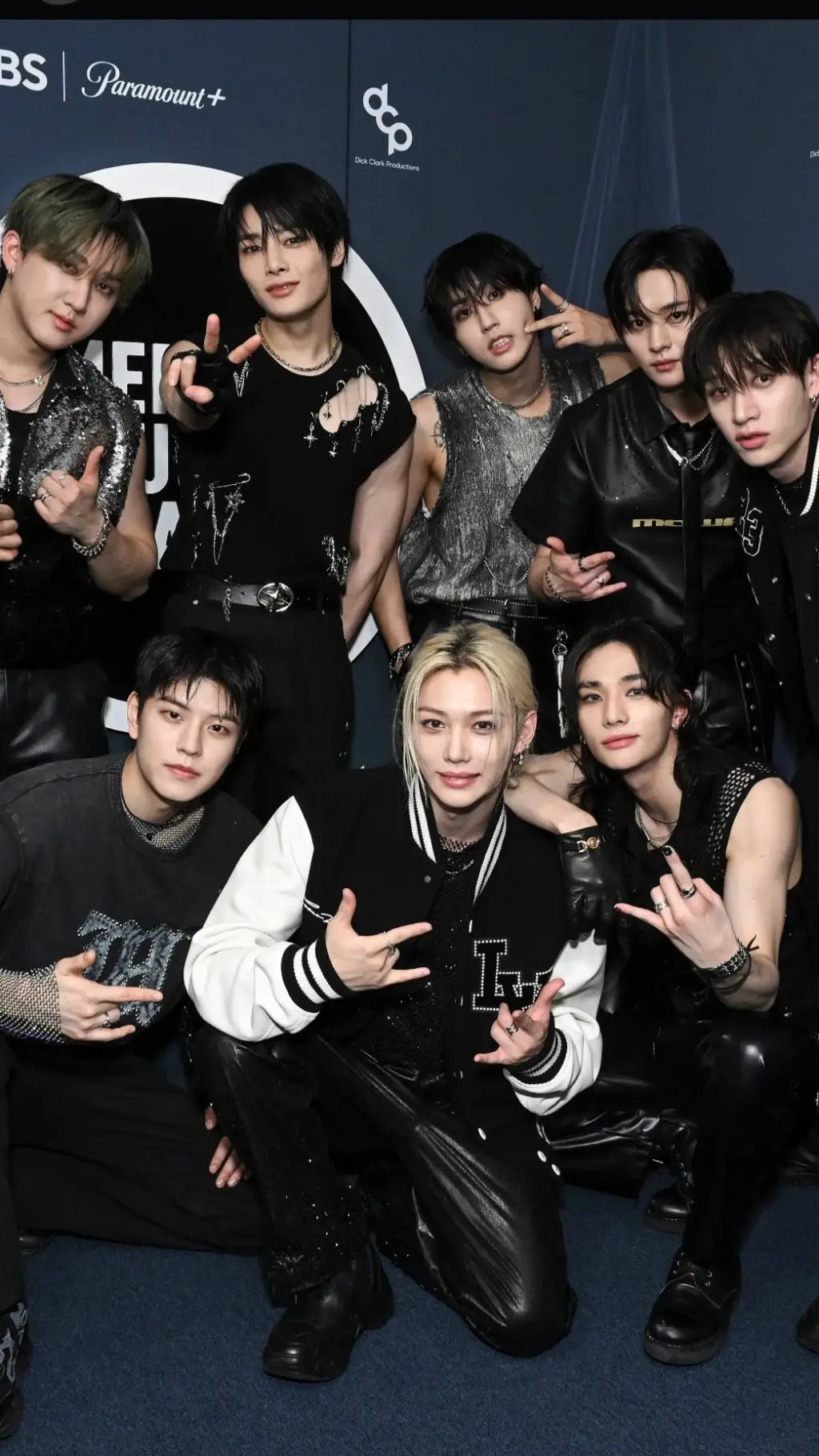 ai character: Stray kids  background