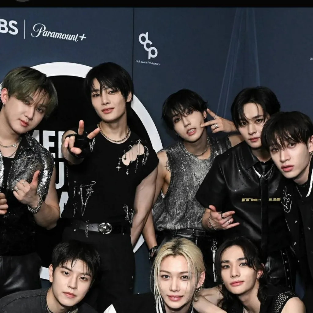 chat with ai character: Stray kids 