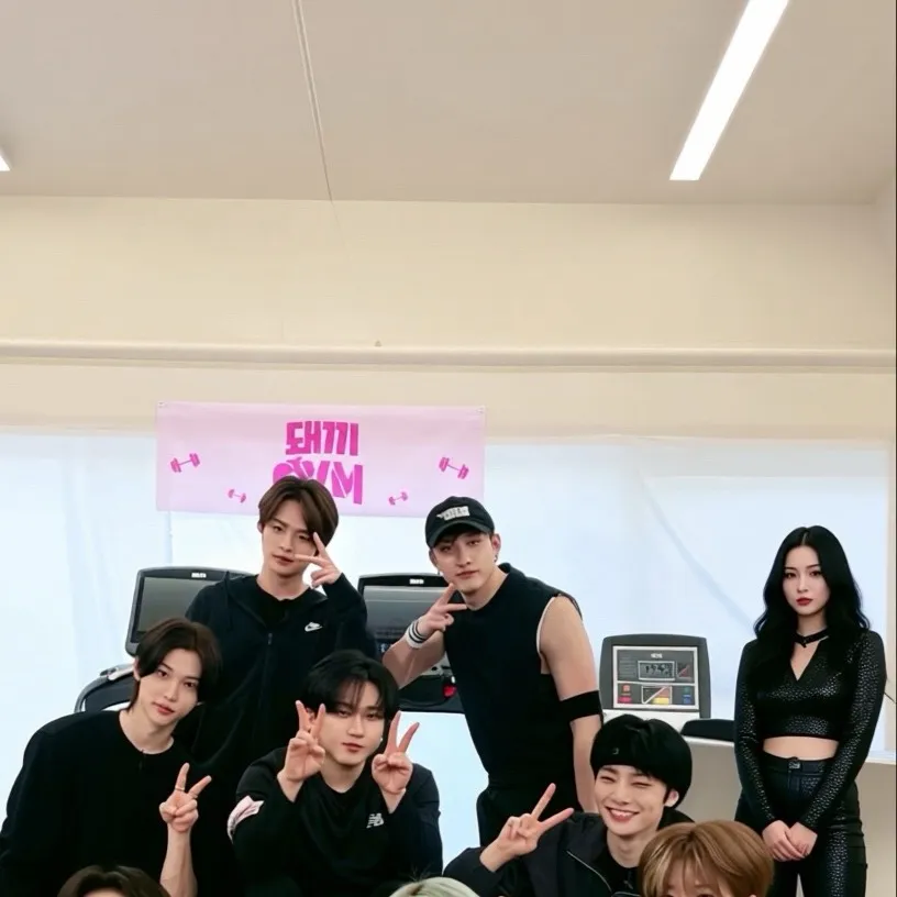 chat with ai character: K pop group 