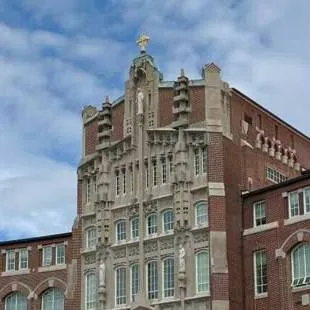 chat with ai character: crk pick me