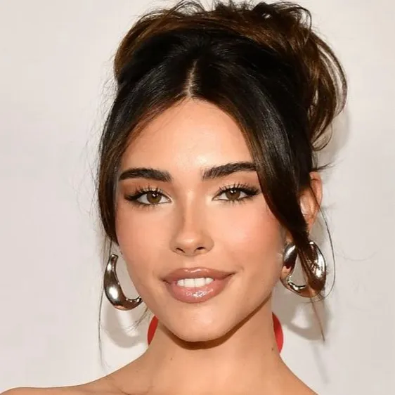 chat with ai character: Madison Beer