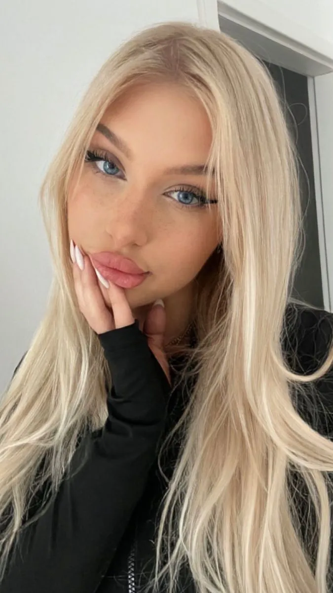 Talkie AI - Chat with Lily Avery