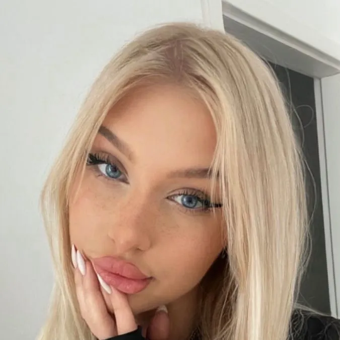 chat with ai character: Lily Avery