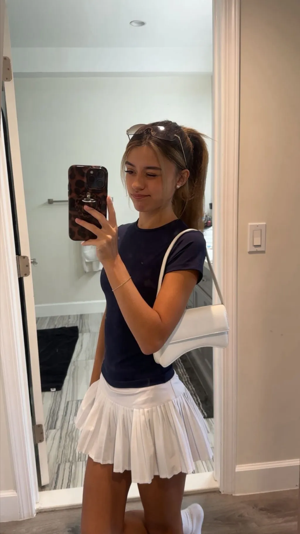 Talkie AI - Chat with Leah Avery