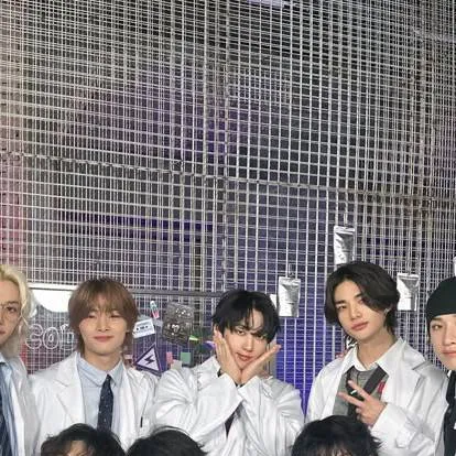 chat with ai character: Skz!