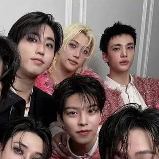 chat with ai character: SKZ EDITSS