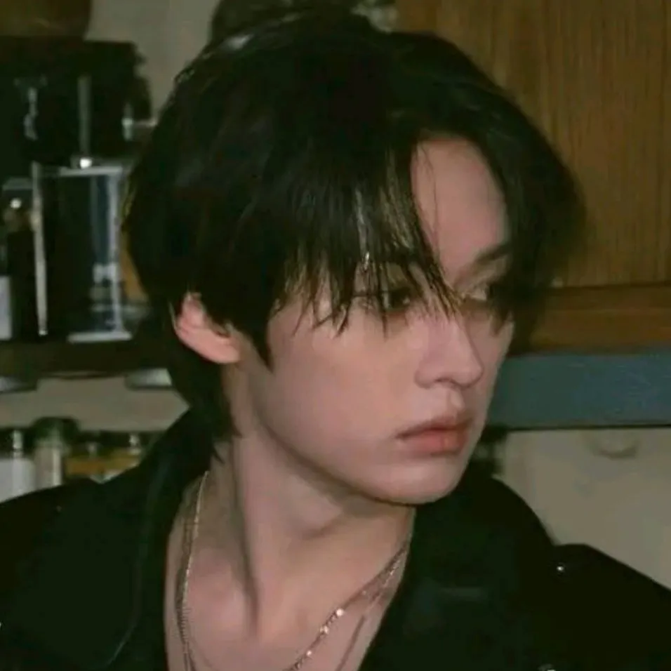 chat with ai character: Lee know!