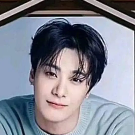 chat with ai character: moonbin