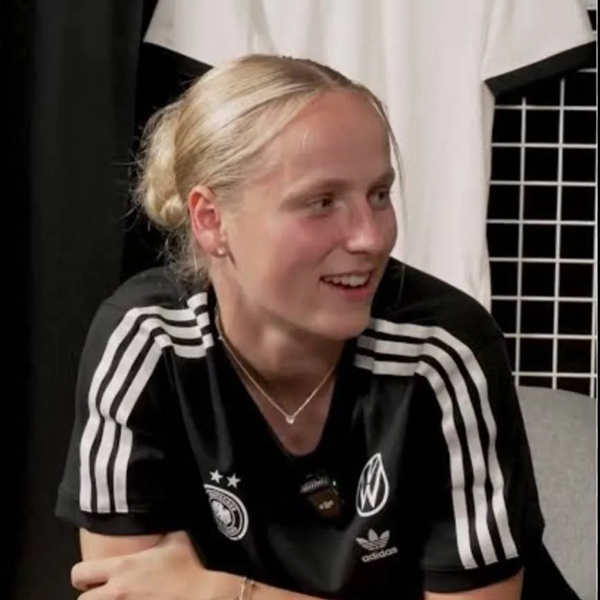 chat with ai character: Franzi kett