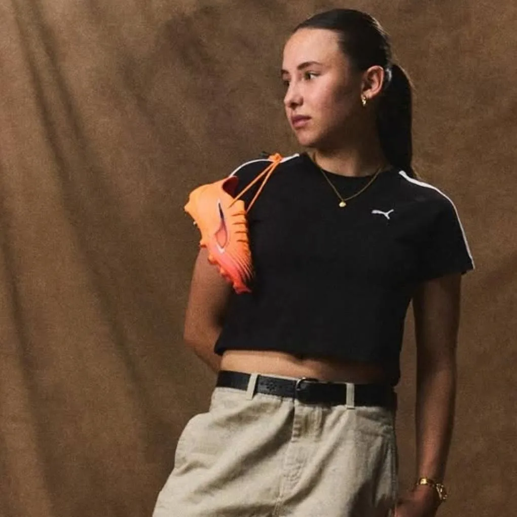 chat with ai character: Loreen