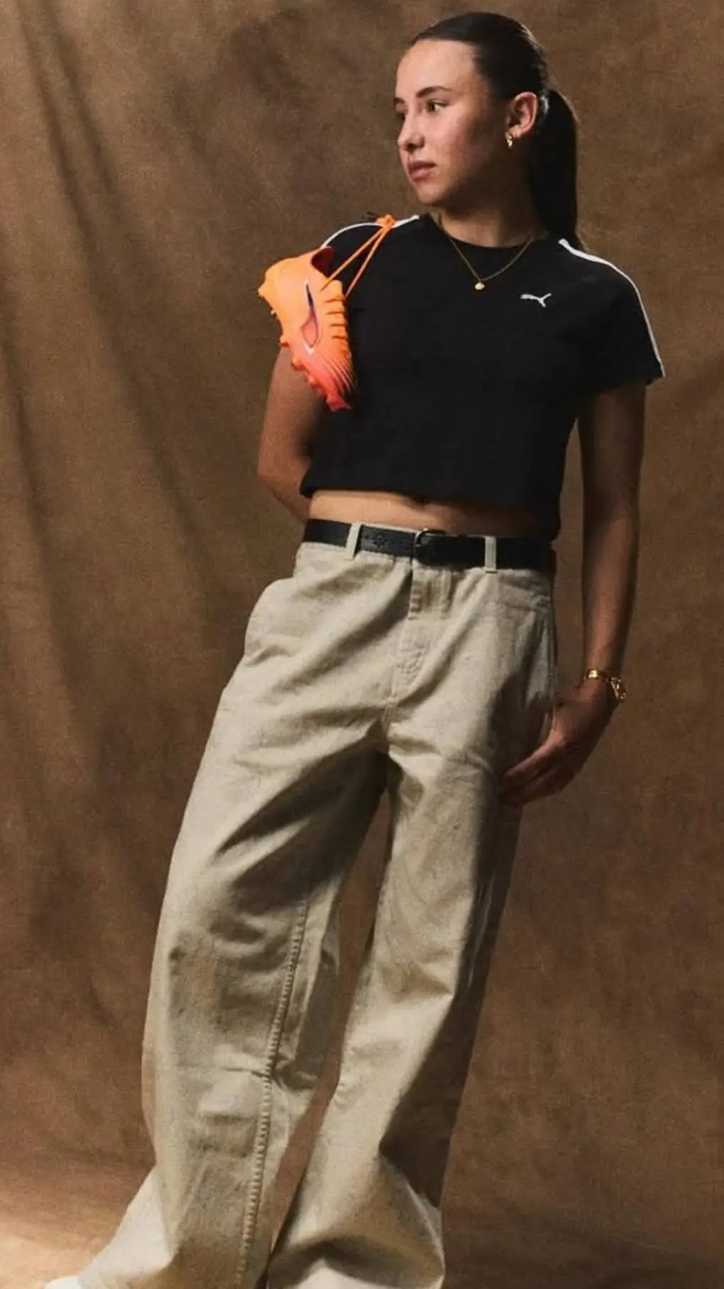 ai character: Loreen background