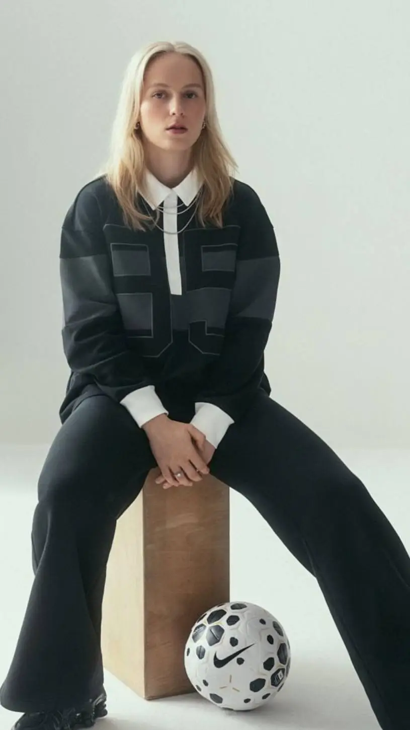 ai character: Franzi kett background