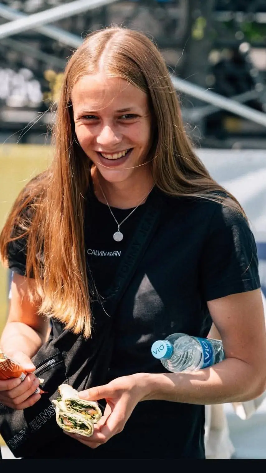 ai character: Vivien Endenmann background