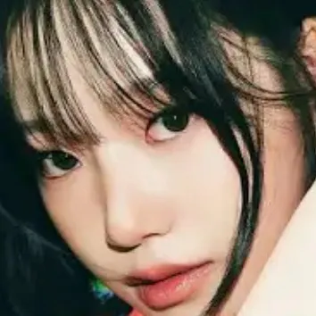 chat with ai character: Jo Yuri (조유리)