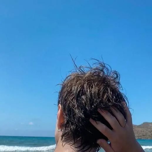 chat with ai character: Elvis🌊🧿