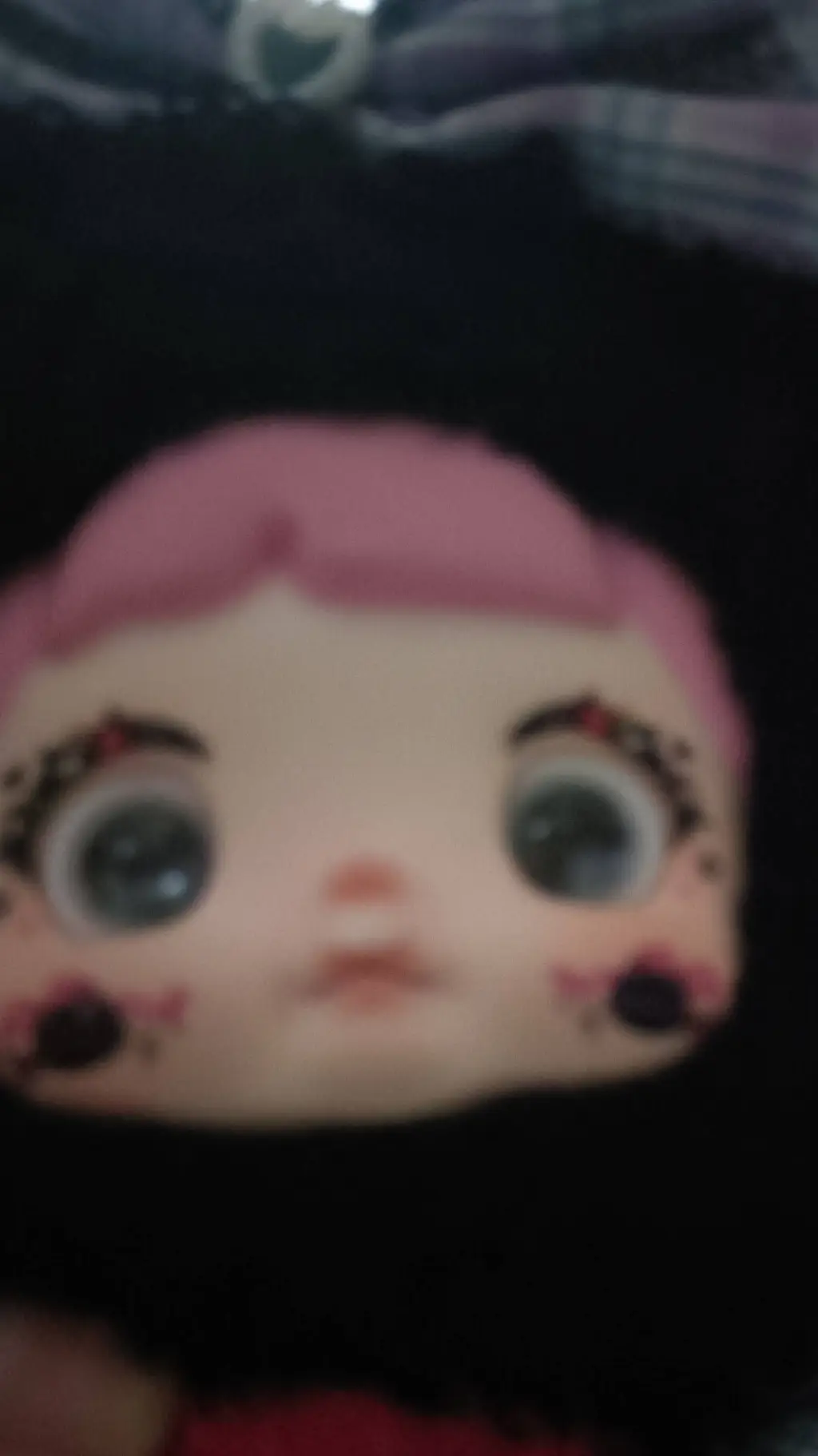 ai character: 𝕞𝕚𝕞𝕚 𝕥𝕙𝕖 𝕟𝕠𝕞𝕞𝕚 background