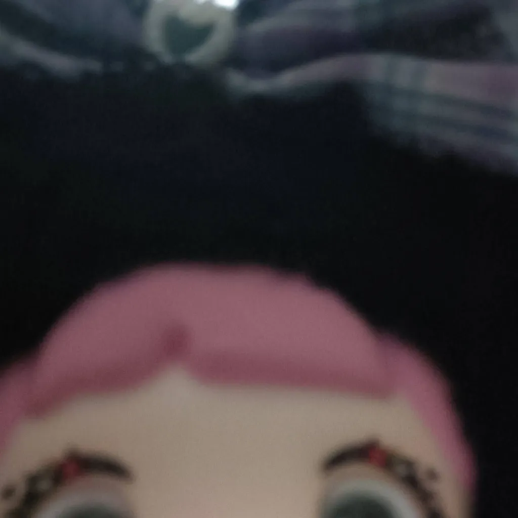 chat with ai character: 𝕞𝕚𝕞𝕚 𝕥𝕙𝕖 𝕟𝕠𝕞𝕞𝕚