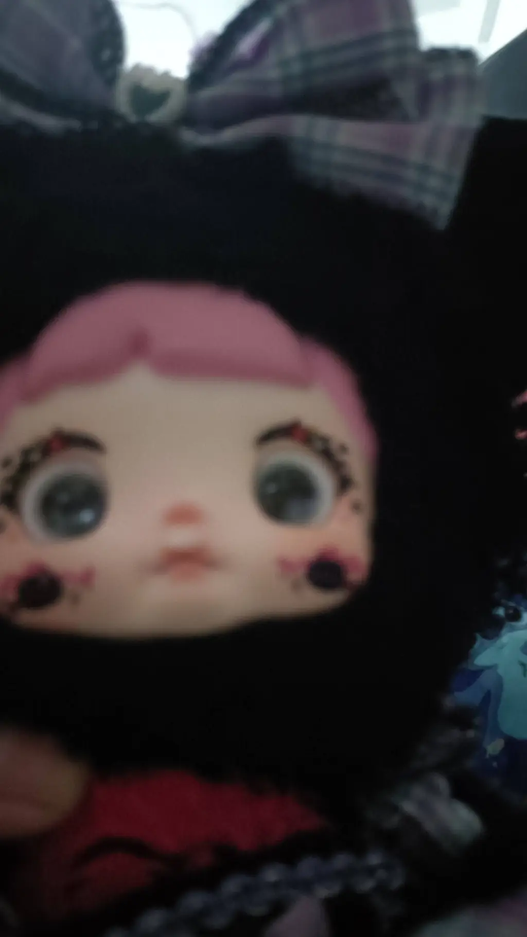 ai character: 𝕞𝕚𝕞𝕚 background