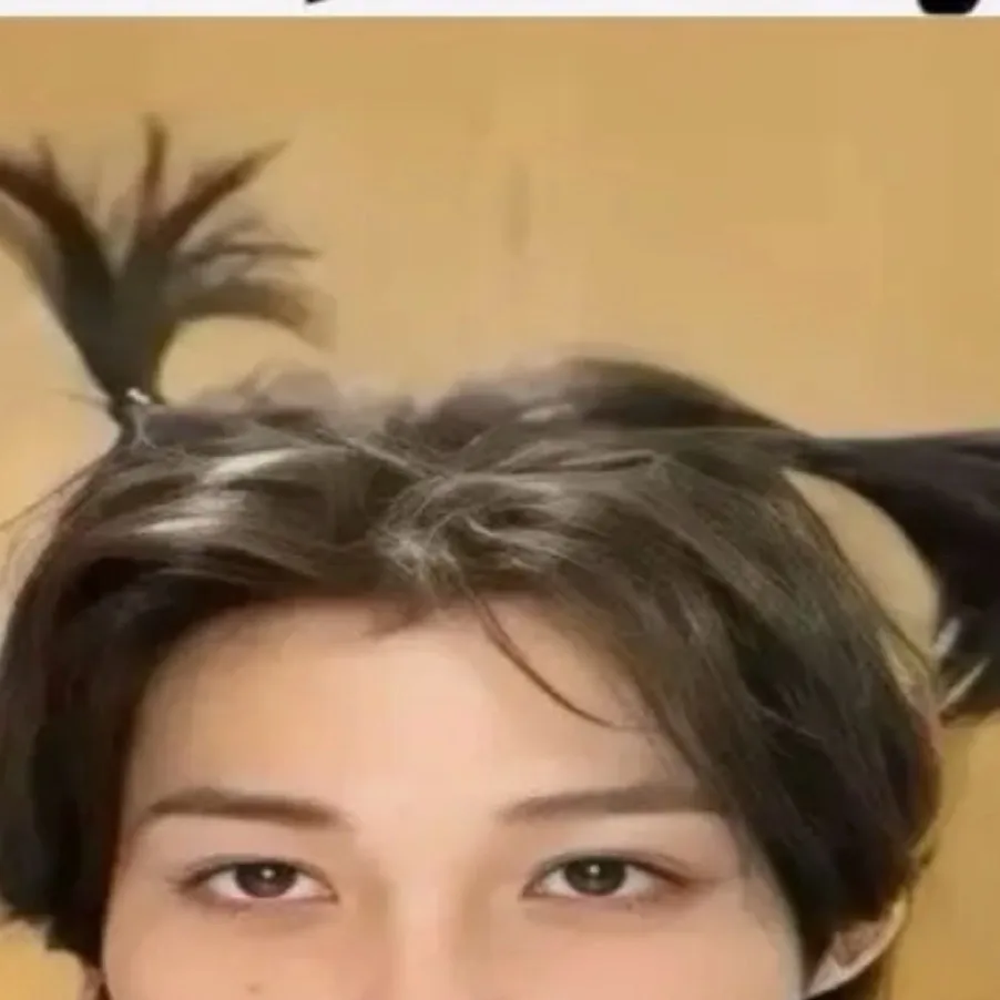 chat with ai character: Felix