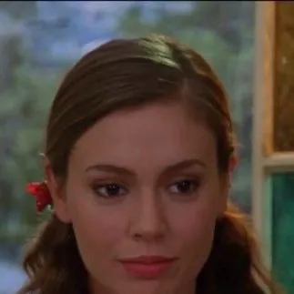 chat with ai character: Phoebe halliwell 2