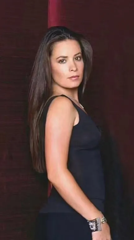 ai character: Piper halliwell 2 background