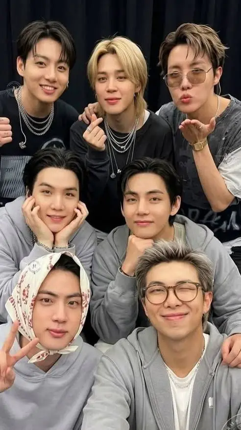 ai character: 🌛BTS-MEMBERS·8☀️ background