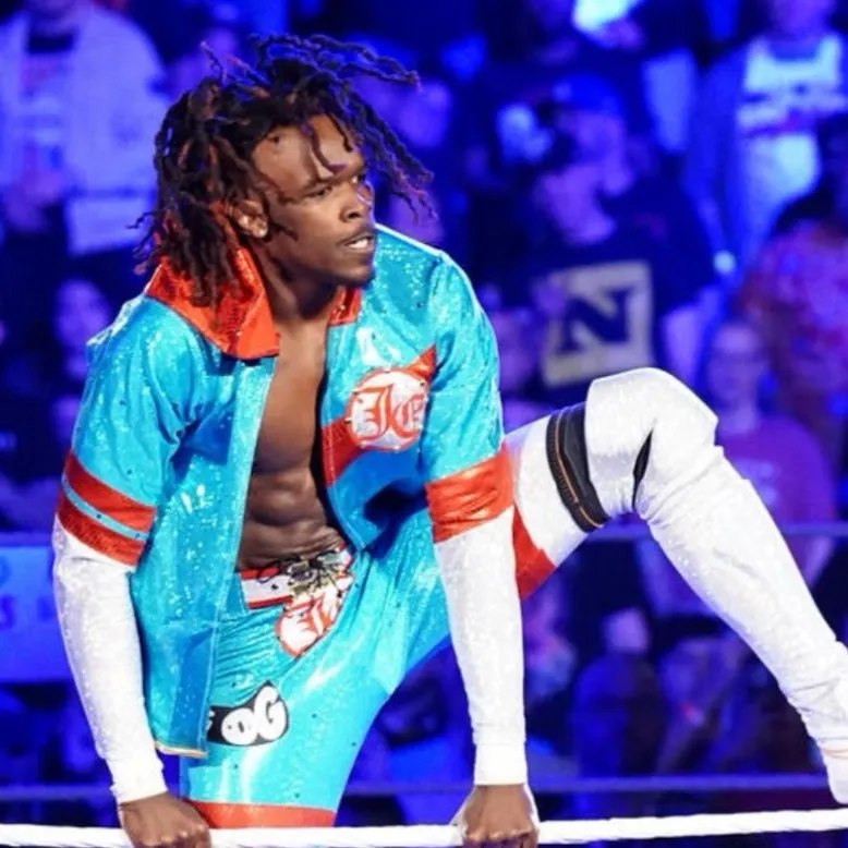 chat with ai character: Je’Von Evans